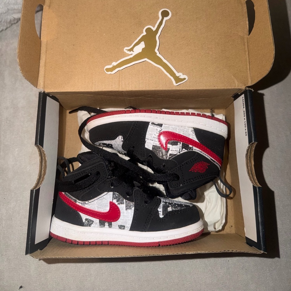 Nike Toddler Sneakers Black and Red